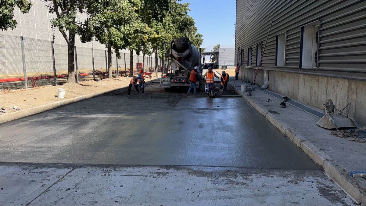 Hormigonado de radier con camión mixer