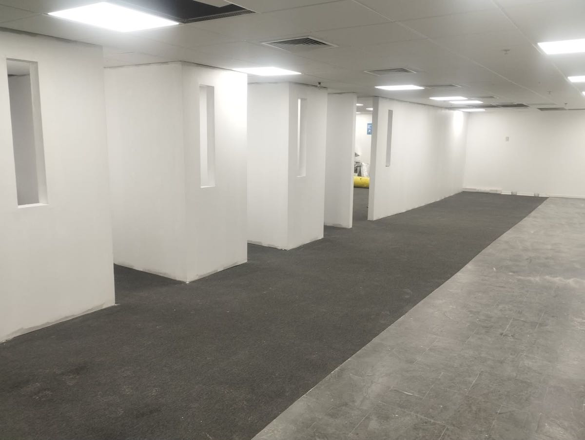 Oficina corporativa remodelada y terminada